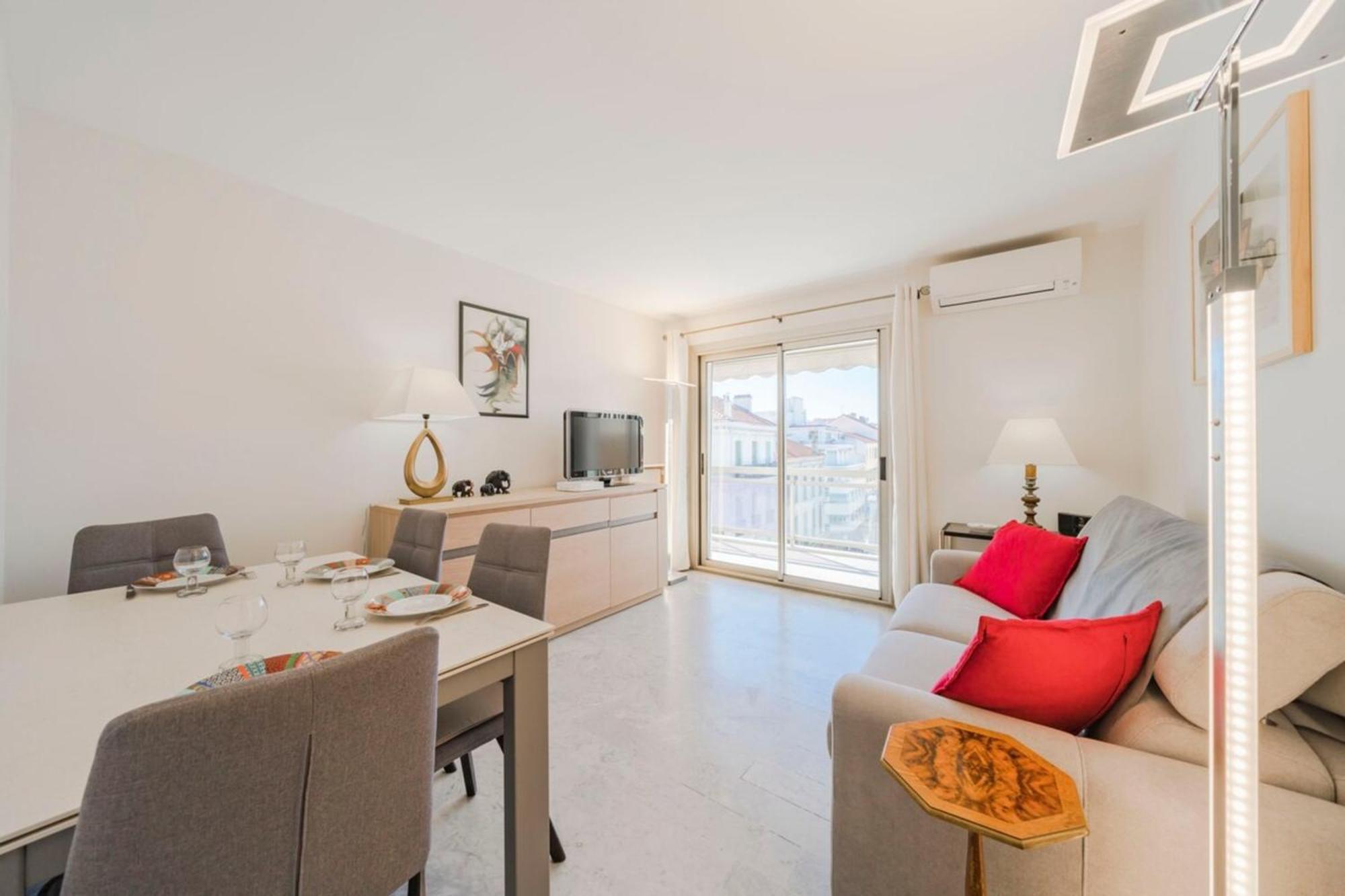 Very One Bedroom In The Heart Of Appartement Cannes