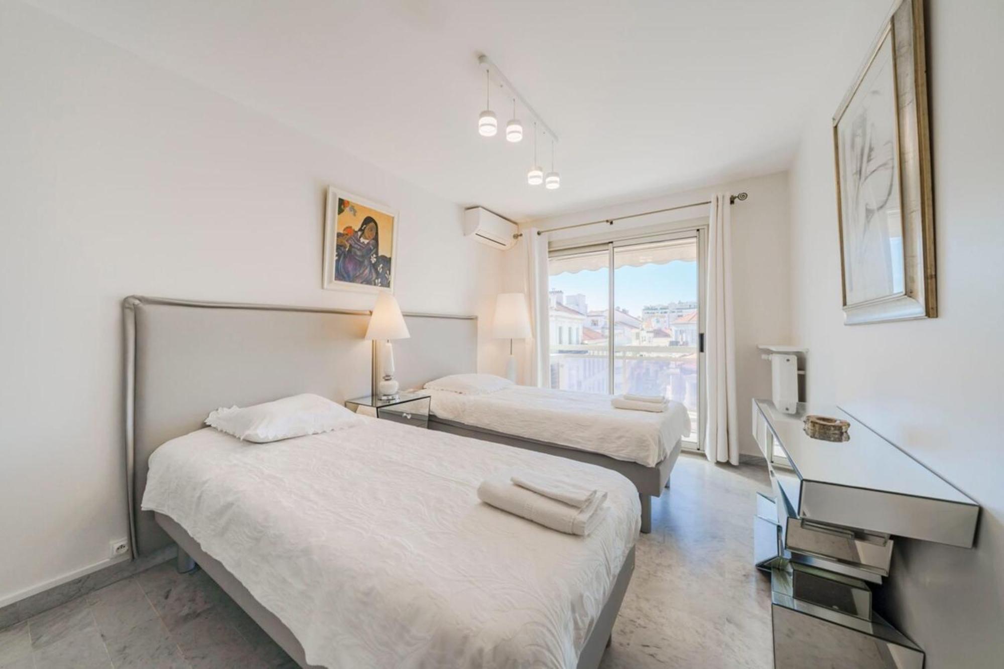 Very One Bedroom In The Heart Of *