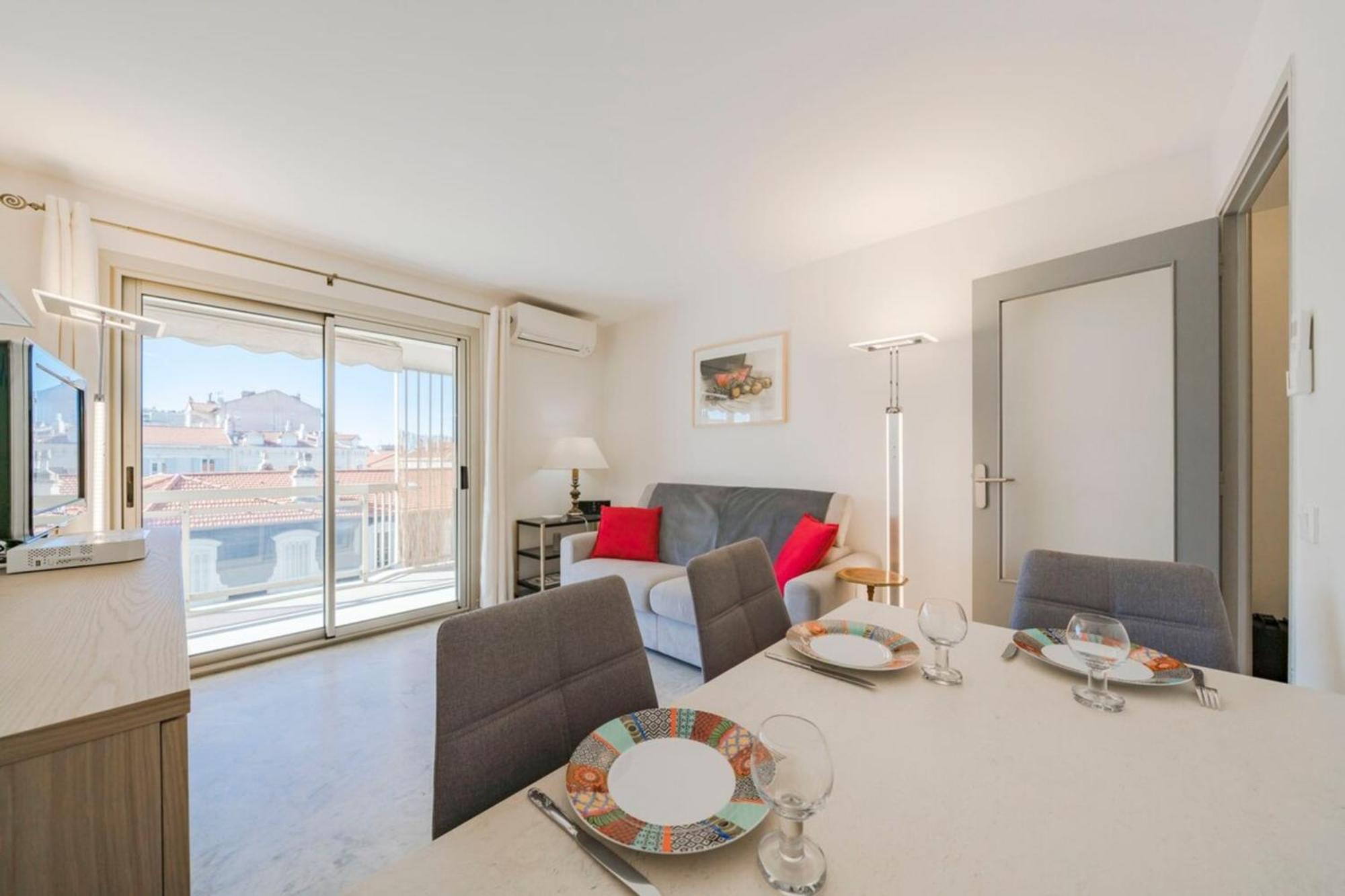 Very One Bedroom In The Heart Of Cannes