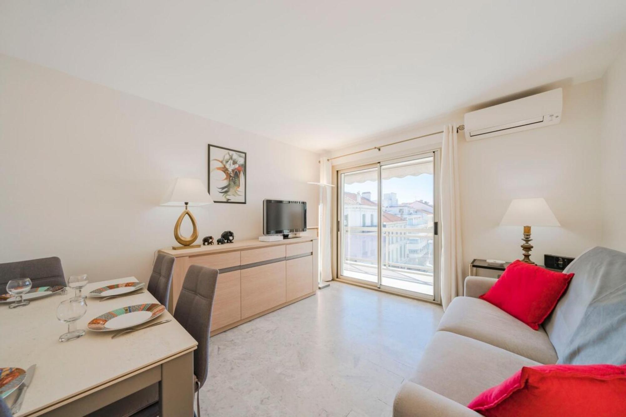 Very One Bedroom In The Heart Of Cannes